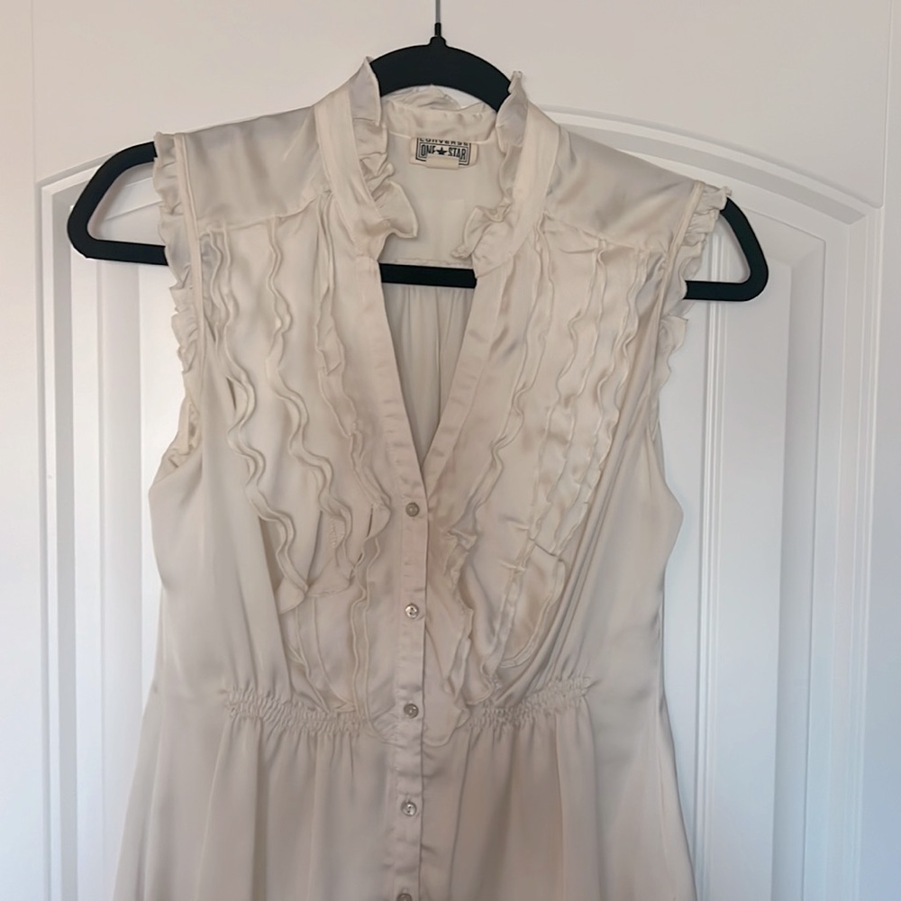 Silk sleeveless fitted shirt